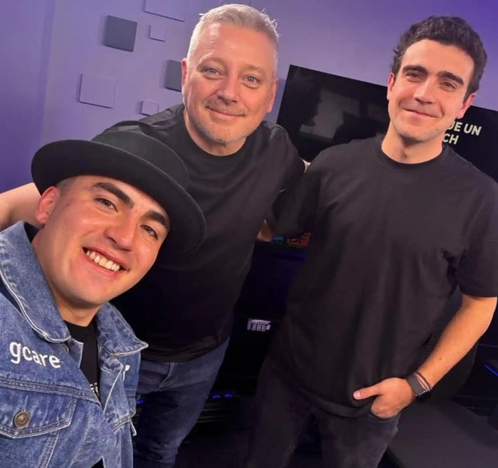 GCARE EN MAS QUE UN PITCH JUNTO A Juan Manuel Astorga y Juan Pablo Silva CONTANDO LA HISTORIA DEL DETECTOR DE CAIDAS PARA ADULTOS MAYORES INSTALADO EN MUNICIPALIDADES DE CHILE CON TELEMONITOREO PARA ADULTOS MAYORES CHILE TELEASISTENCIA GCARE MOISES VENEGAS