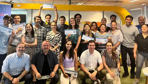 INNOVACIONES CHILENAS PARA ABUELOS EN CHILE CON APOYO DE LA UNIVERSIDAD DE CHILE CREANDO UN TELEFONO INTELIGENTE PARA ADULTOS MAYORES CON BOTON DE SOCORRO OPENSENIORS BIDLAB GCARE