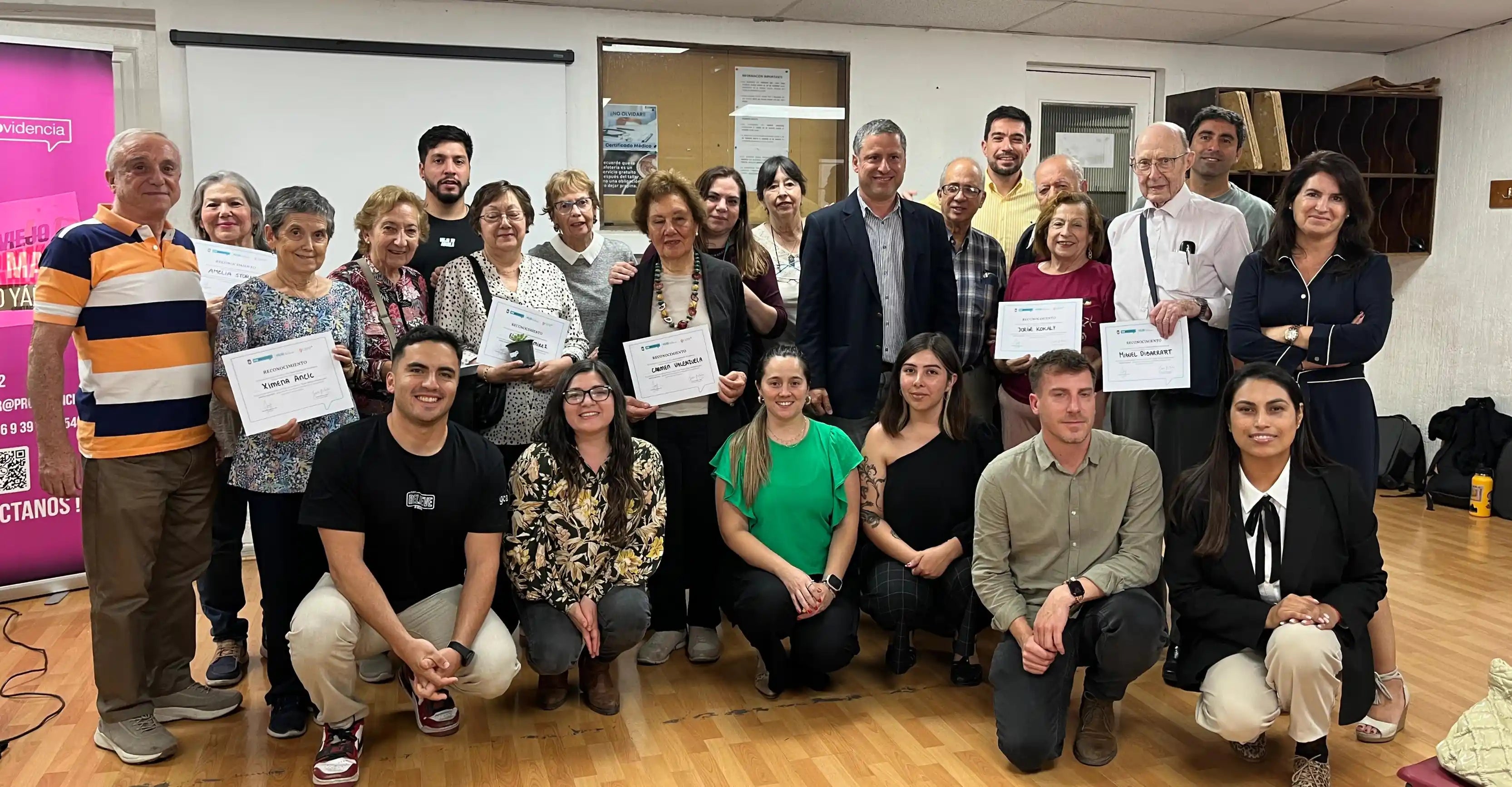 TECNOLOGIA DIDECO PROVIDENCIA PARA CUIDADO INTELIGENTE 24/7 PARA PERSONAS MAYORES GCARE HUB PROVIDENCIA VIEJA TU ABUELA MOISES VENEGAS AGETECH SILVERECONOMY