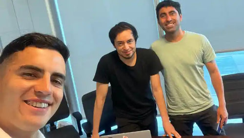 CUIDADORA DE ABUELAS CON TECNOLOGIA DE PRIMER NIVEL PENSADA EN ADULTOS MAYORES CON BOTONES GRANDES Y APP SOS GRATUITA GCARE